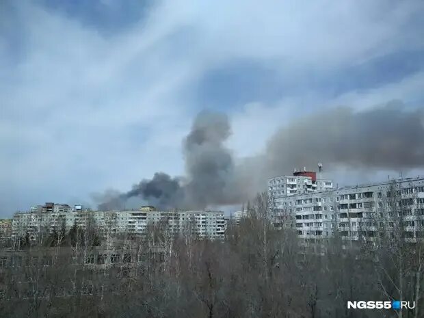 Что горело на левом берегу. Пожар Омск 2022. Дым пожар. Пожар в Москве. Омск пожар сейчас левый берег.