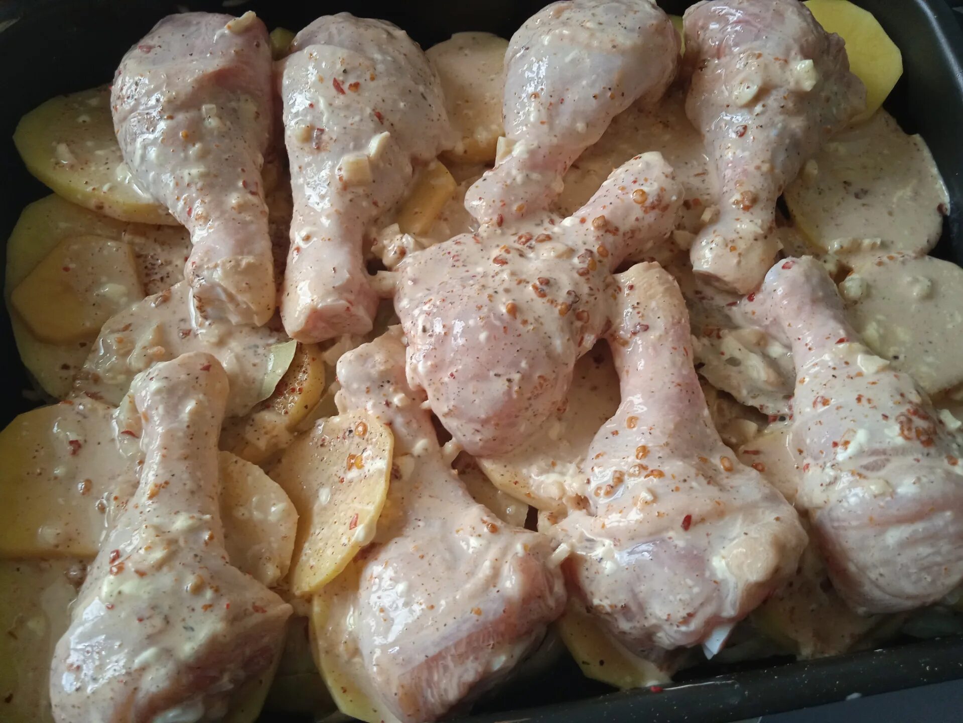 Замариновать окорочка майонезе. Огромный кусок мяса в майонезе. Бедро куриное в майонезе. Замариновать окорочка майонезе. Куриные ножки в майонезе.
