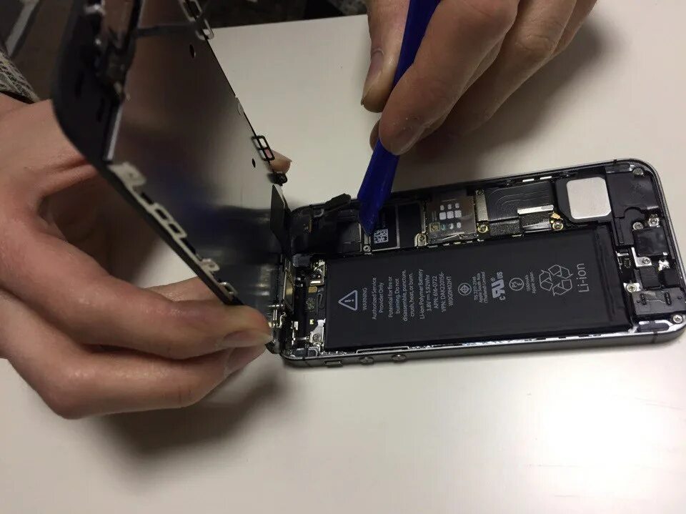 Iphone 5s шлейф тачскрина. Iphone 5s sensor ways. Срабатывает сенсор. Датчик тачскрина. Что делать если сенсор экрана не работает