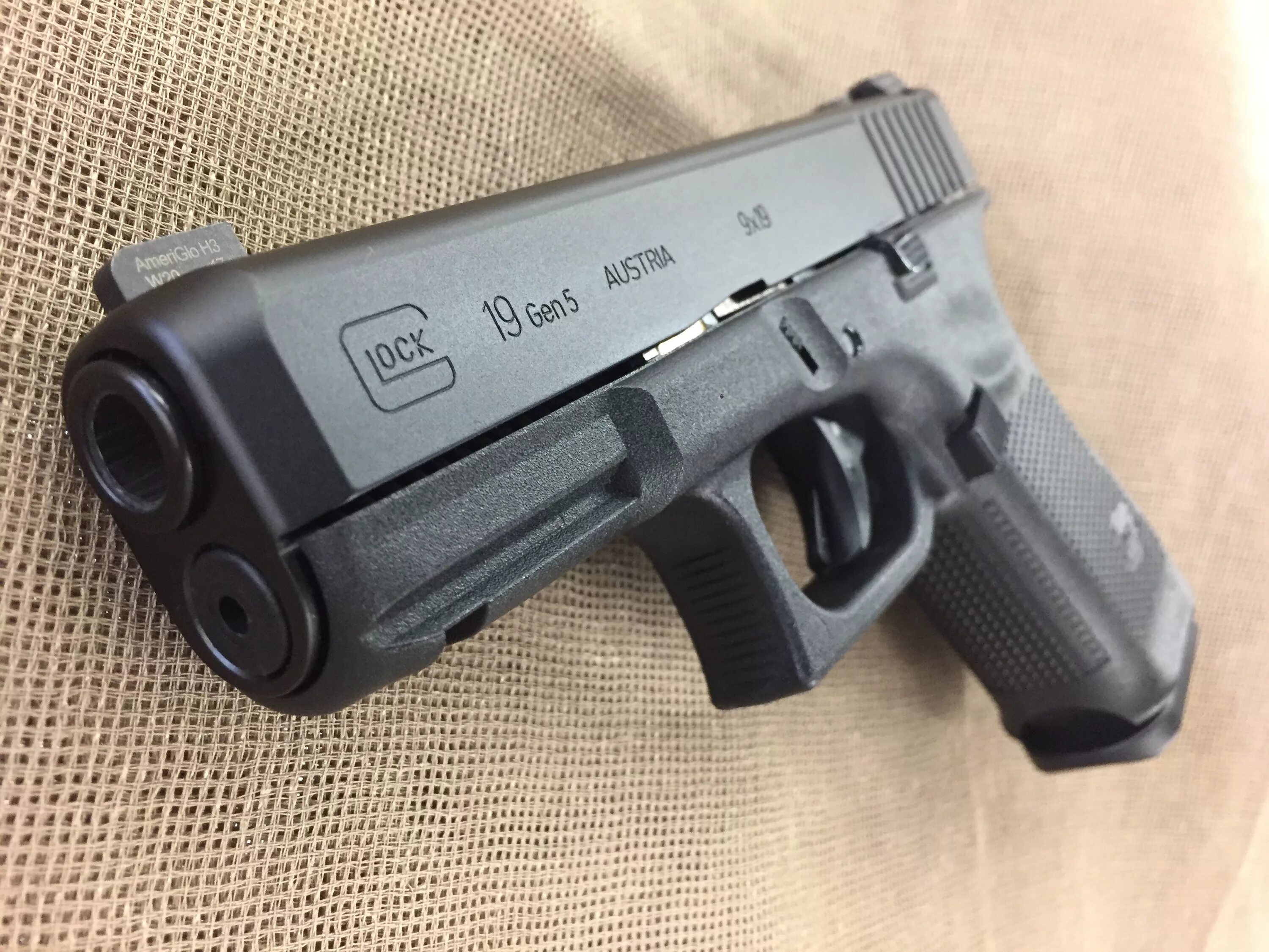 Glock models. Глок 17 gen 5. глок 19 ген 3. glock 17 gen5 газовый. ммг глок 17тпктик.
