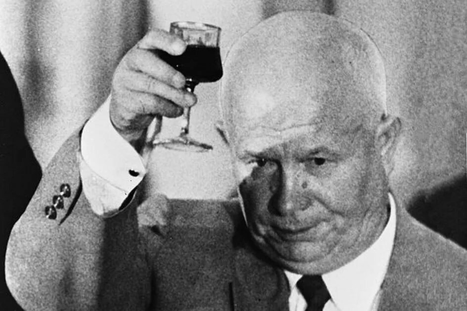 Хрущев википедия. Никита хрущев. никита сергеевич хрущёв пьет. грустный хрущев. никита сергеевич хрущёв с телефоном.