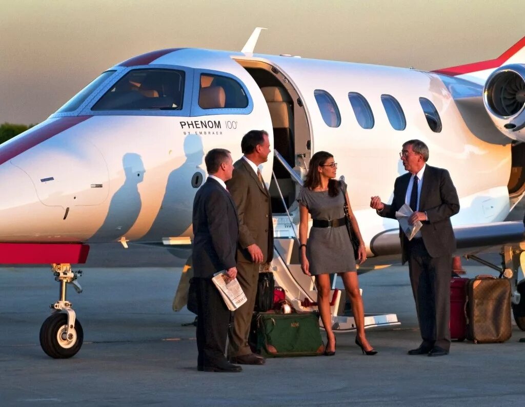 Самолеты бизнес джеты. Бизнес чартеры. Business jet 2022. Самолет прайвет джет. Бизнес чартеры.