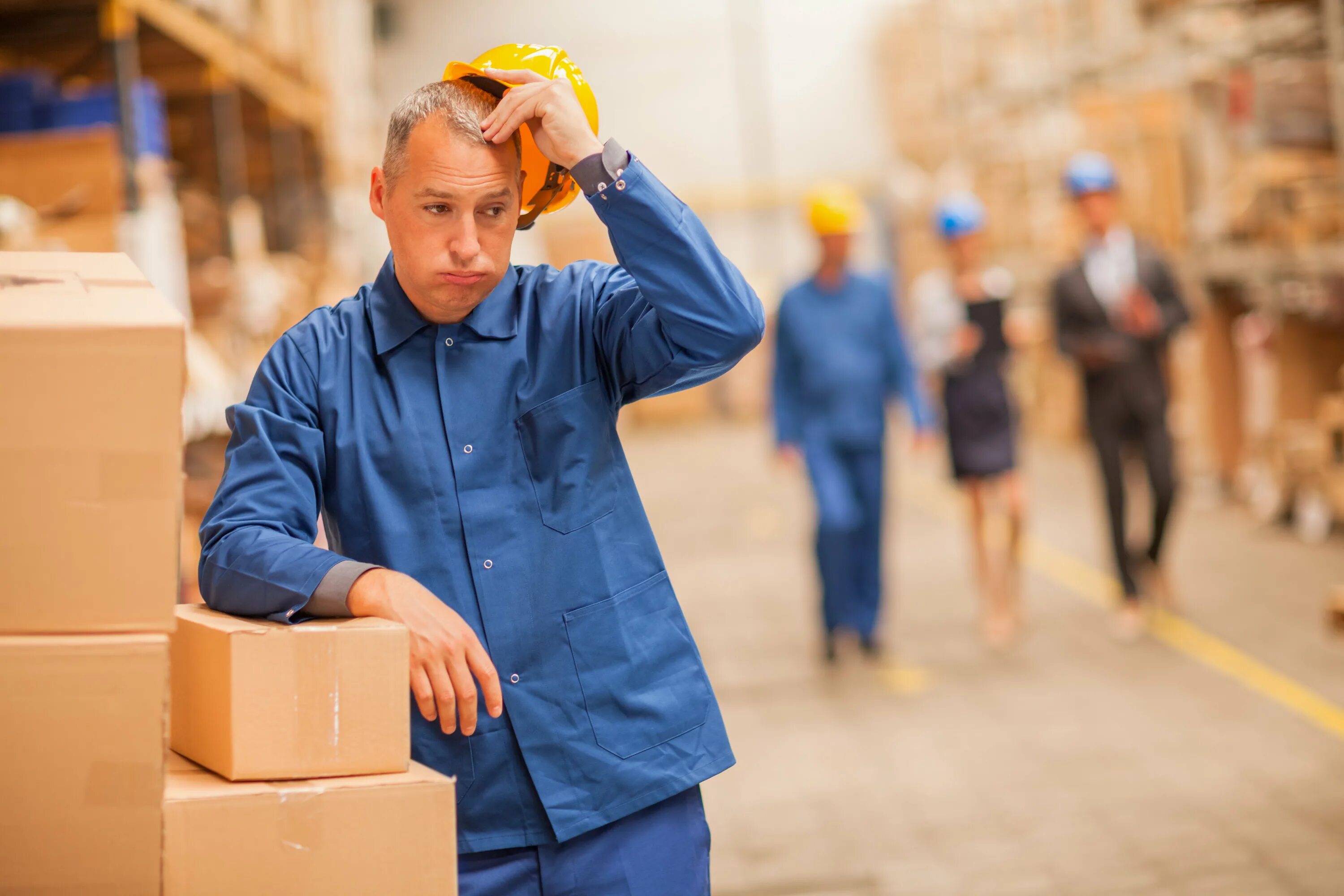 Работник на 1 страну. Грузчик на склад. Работник на 1 страну. Рабочие профессии. Прекрасные работница промышленности.