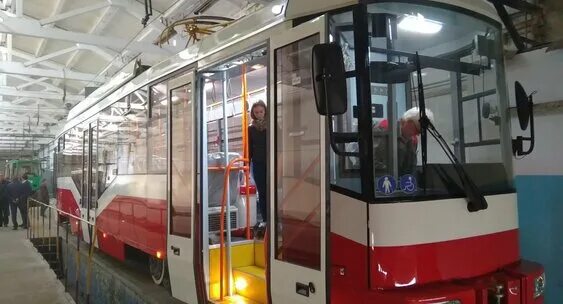 бкм 811 трамвай. новый трамвай в иркутске. бкм новый трамвай 801. 18 трамвай новосибирск дэпо. трамвай бкм новосибирск.