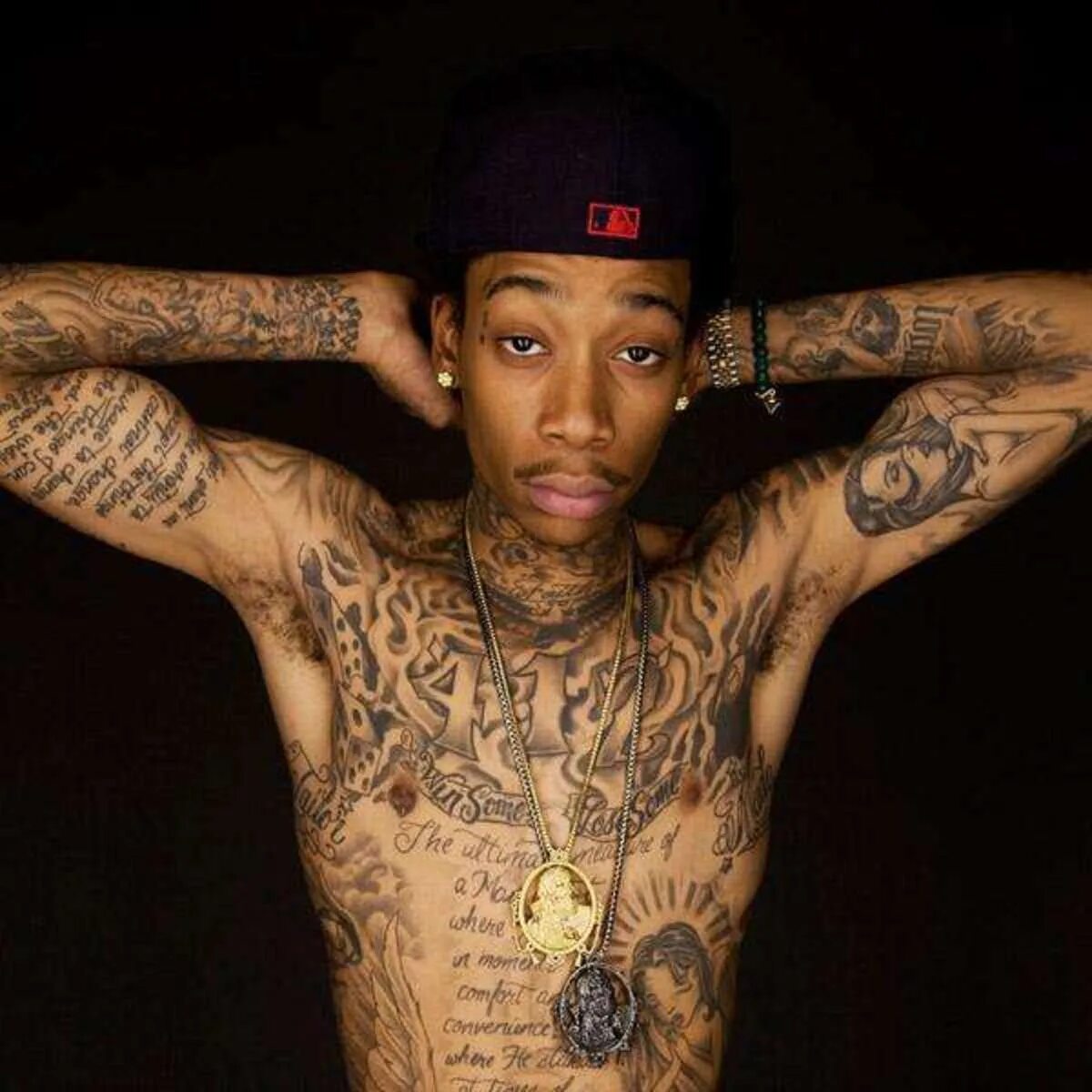 Рэпер Wiz khalifa. Уиз Халифа тату. Wiz khalifa американский рэпер. Wiz khalifa тату.