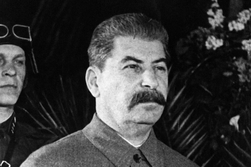 Stalin vs solzenyitsin gulags and truth. Иосиф Виссарионович Сталин. Сталин Иосиф Виссарионович (1879—1953. Сталин Иосиф Виссарионович злой. Сталин Иосиф Виссарионович 1952.