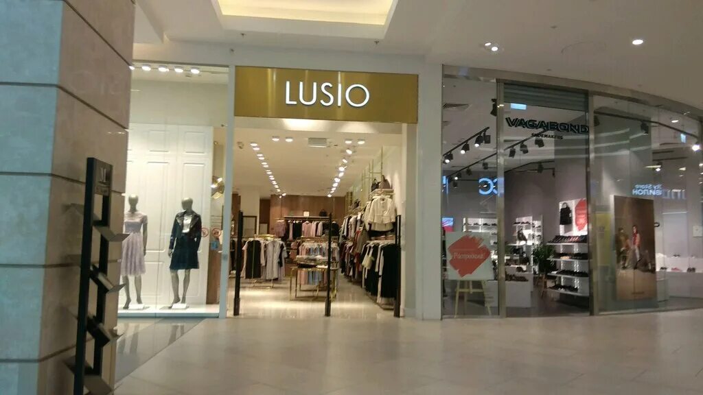 Lusio магазин в охотном ряду. магазин lusio галерея. люсио магазин охотный ряд. лусио магазин одежды. лусио магазин.