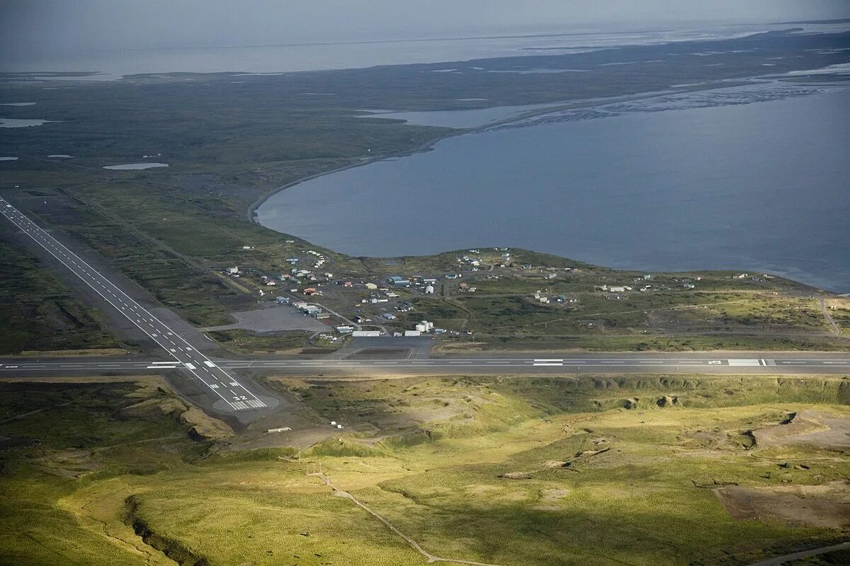 Аляска аэропорт. Алеутские острова аэропорт. Прудо Бэй Аляска. Аэропорт Баймак.