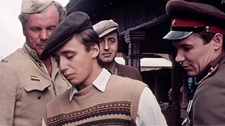 В последнюю очередь. В последнюю очередь 1981. в последнюю очередь фильм 1981 кадры. в последнюю очередь (1981) постер. постер фильма в последнюю очередь.