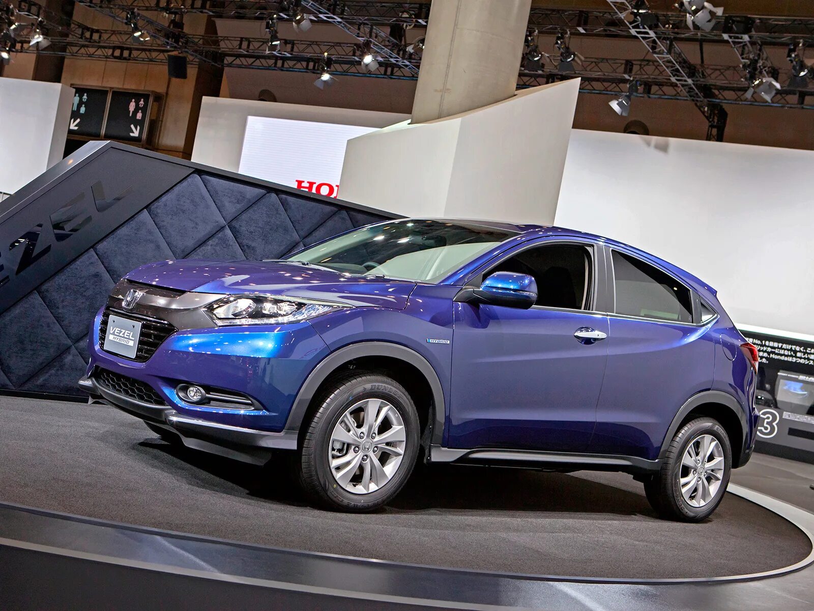 Honda vezel hybrid 2018. Кроссовер honda vezel. Кроссовер honda vezel. Кроссовер honda vezel. Везел характеристика.
