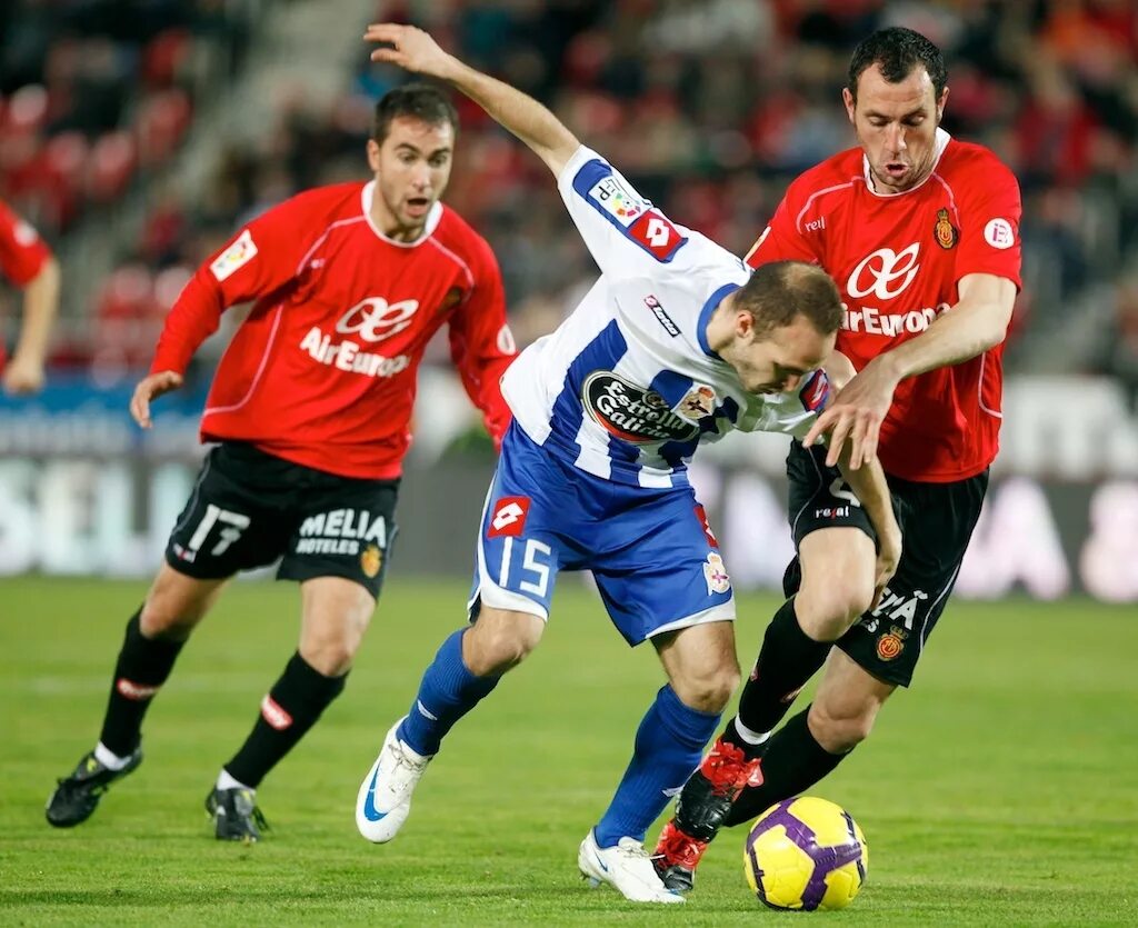 Чемпионат испании на куличках. Чемпионат испании по футболу на куличках. Осасуна после поражения. Вторая лига испании по футболу фото. Чемпионат испании по мини-футболу.