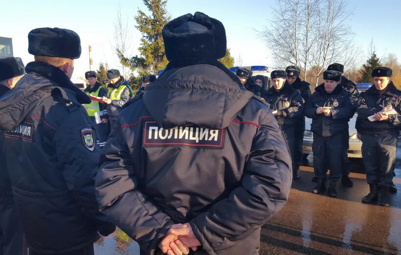 Полицейский. Полицейская форма великобритании. Йорк похороны короля роз. 10 тыс полицейским. Общественный порядок.