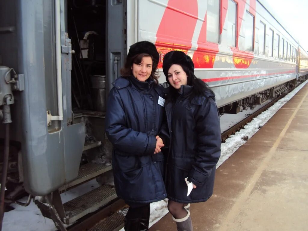 Проводник пассажирского вагона ФПК. Обувь проводника пассажирского вагона. Проводница пассажирского вагона. Проводницы ФПК.