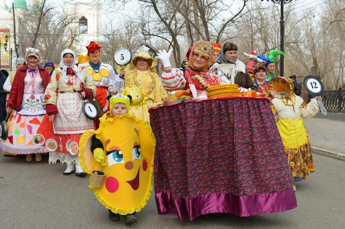 Украшение площадки на Масленицу. Костюм Масленицы. Украшение площади на Масленицу. Украсить улицу на Масленицу.