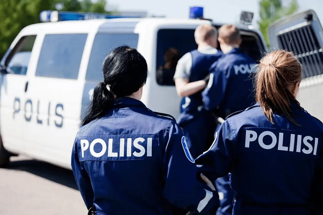 Безопасность финляндии. Полиция Финляндии. Полиция безопасности (Финляндия). Финские полицейские. Полицейская форма Финляндии.