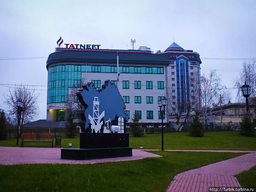 Альметьевск город нефти. Альметьевск город нефти. Площадь татнефть альметьевск. Альметьевск город нефти. Памятник ленину в альметьевске.
