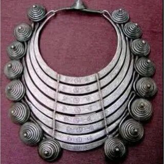 Древние украшения из металла