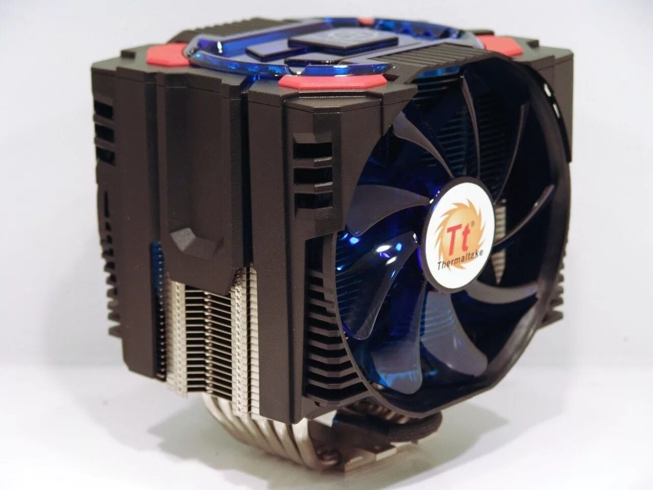 Лучший башенный кулер. Thermaltake Cooler. Кулер Thermaltake Flexi. Thermaltake frio Ock. Dragon a200 Thermaltake кулер.