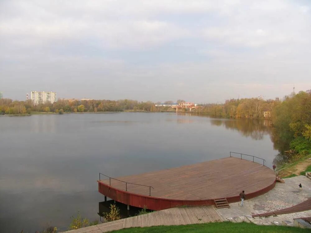 Долгопрудный москва. Город долгопрудный московской области. Набережная водники долгопрудный. Подмосковье водники набережная. Парк островок водники долгопрудный.