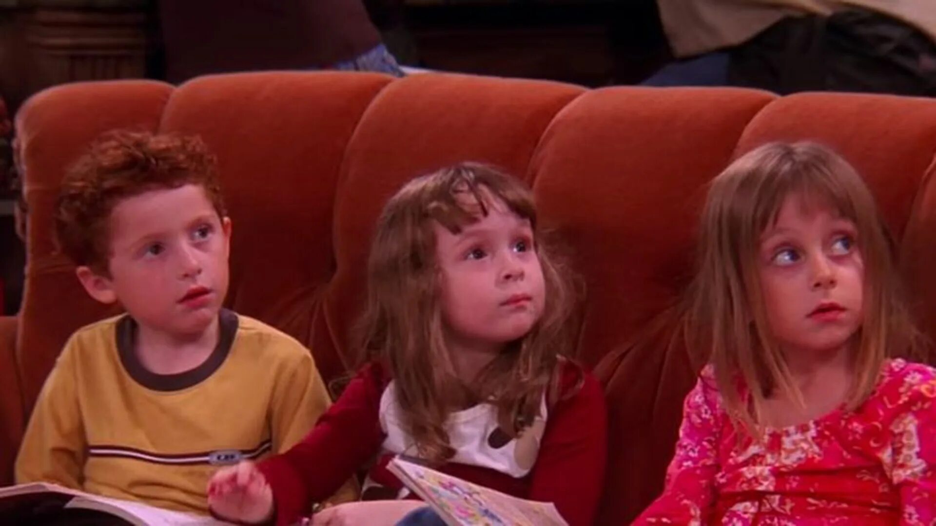 Тройняшки. Тройняшки из сериала друзья. В америке родился ребёнок с рогами. Тройняшки дом малютки. Тройняшки мальчики.