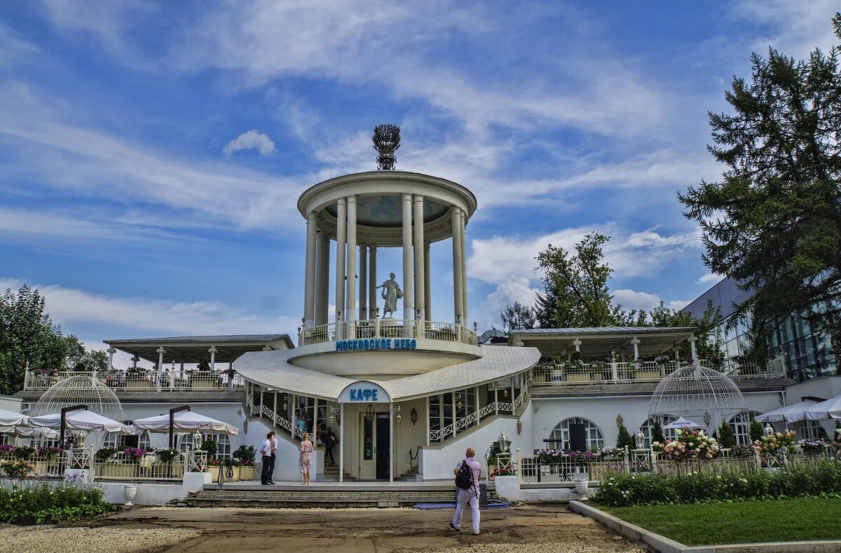 Кафе на вднх в москве. Московское небо ресторан на вднх. Павильон шелководство на вднх. Ричи капричи вднх. Оттепель москва ресторан.
