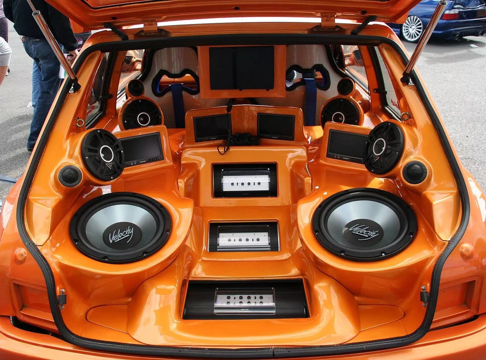 Bass auto. Car Audio автомобильные динамики. Sq Audio система FG Cruiser. Трехполосная система автозвук. Сабвуфер в машину.