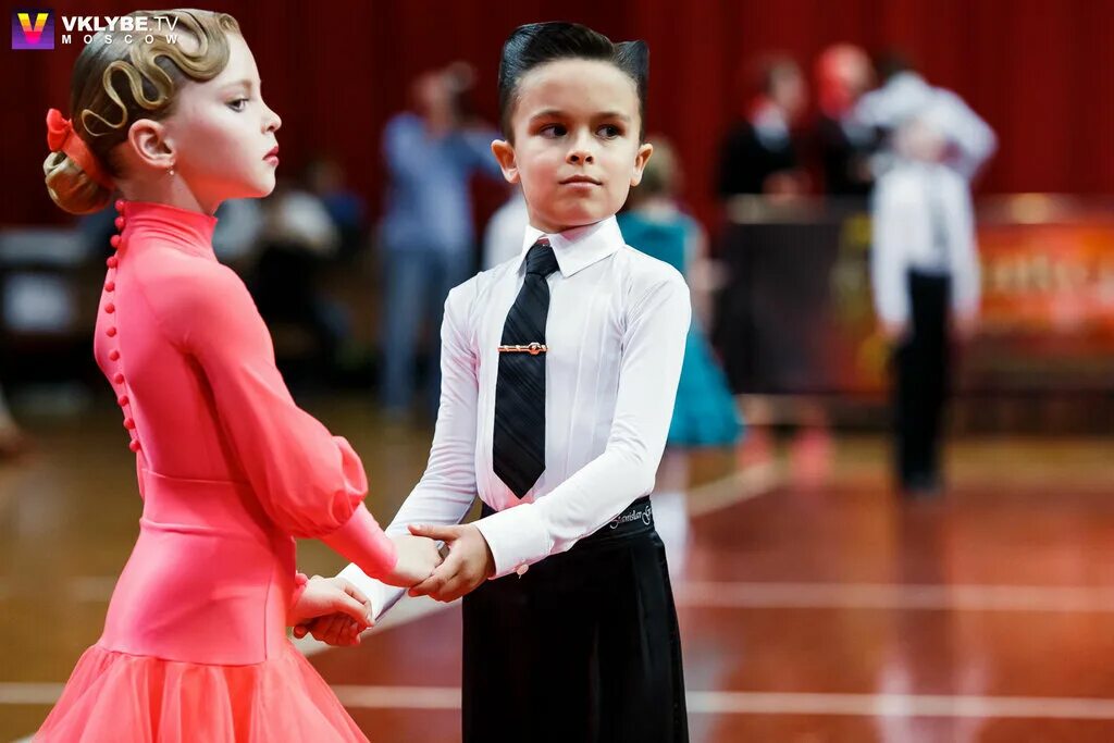 Детские бальные танцы. Спортивные бальные танцы. Спортивные танцы. Бальные танцы тренировка фотосессия. Бальные танцы клубы.