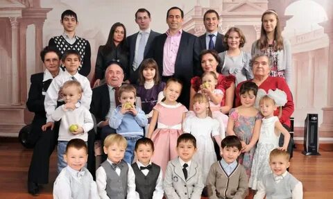А что у отца то большая семья