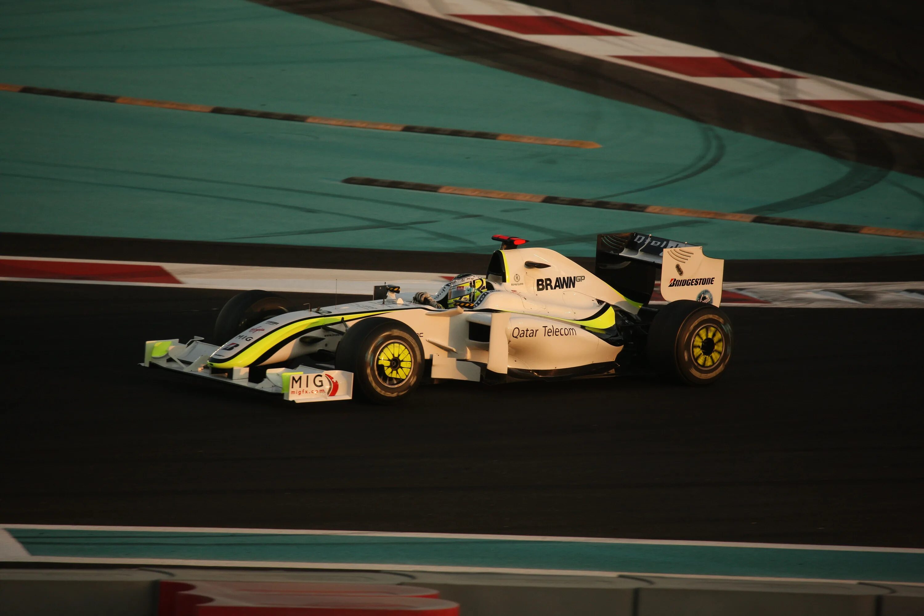 Brawn gp. Brawn bgp 001. brawn gp 2009.