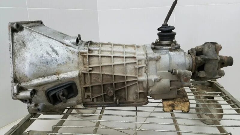 Коробка ваз нива 5 ступка. Коробка ваз 2107 4 ступка. Кожух коробки 2107. Коробка передач нива 5 ступка. Коробка 5ст нива.