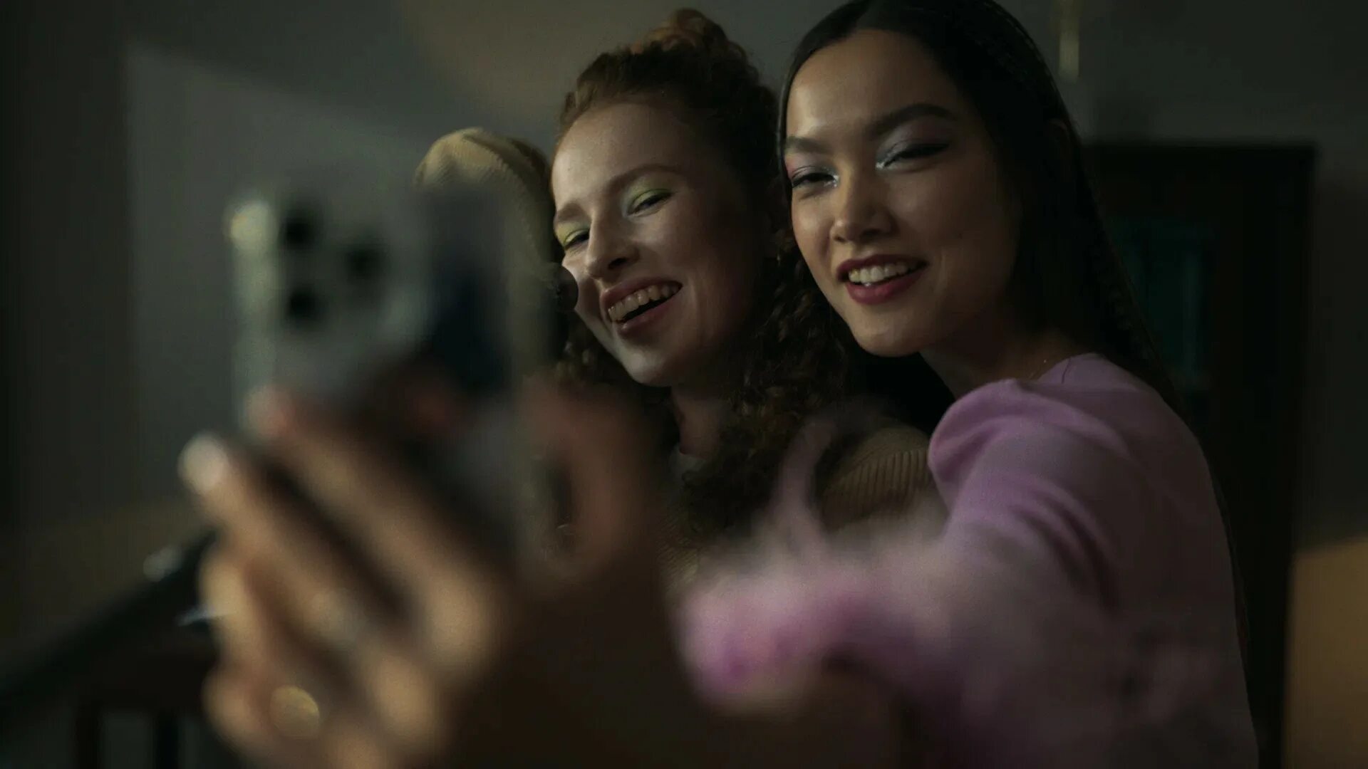 Хигураши но наку коро ни аниме. Цикада 2020 фильм. Цикада 3301: квест для хакера фильм 2021. Хигураши 2006. Белла рэмси last of us.