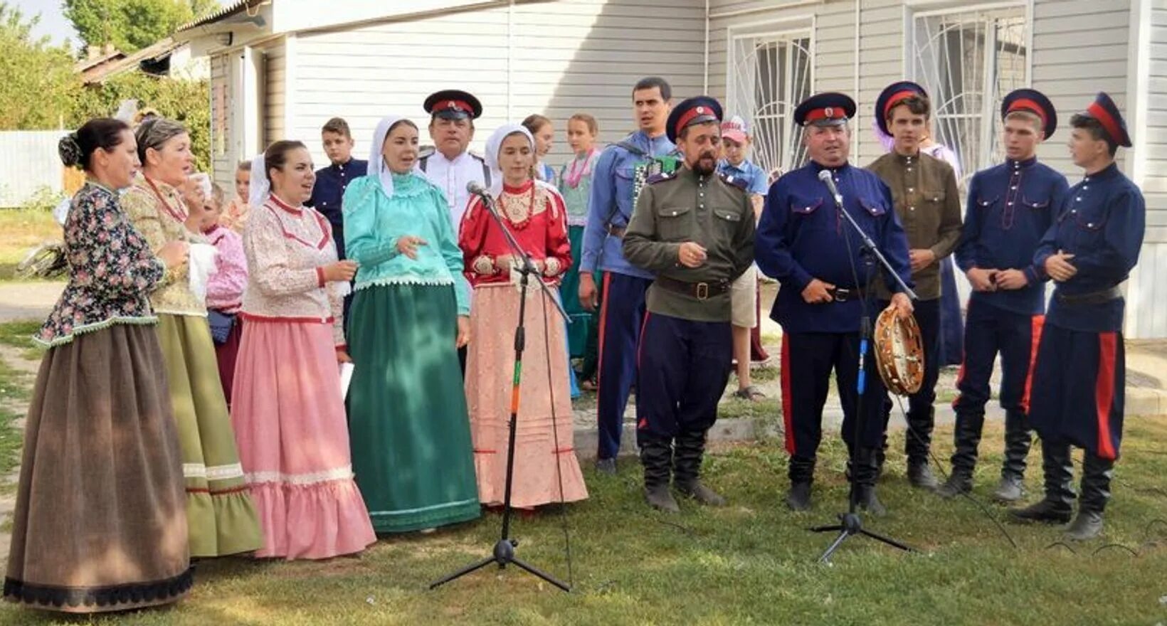 Ночь проходит ансамбль казачья. Центр казачьей культуры верх-чебула. этнокультурный центр вольница михайловка. платки на голову на казачий ансамбль. казачья вольница ателье краснокумское.