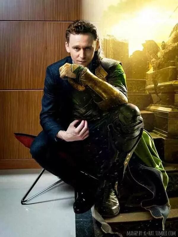 Том из мстителей. Том хиддлстон локи. tom hiddleston локи. тома хиддлстона локи. локи марвел.