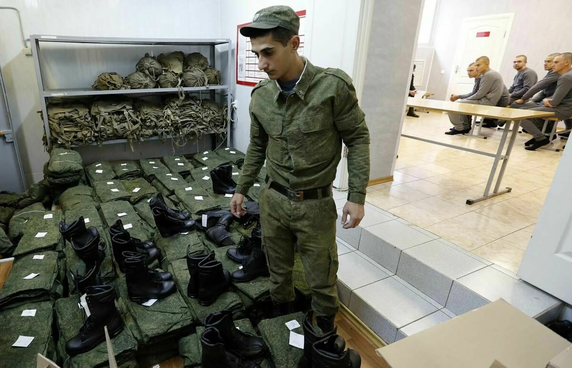 Военную форму выдают