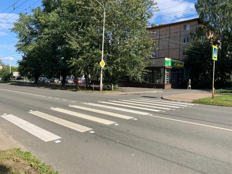 Томск набережная реки томи. Пешеходный переход петрозаводск. Набережная реки томи 27. Улица дзержинского тюмень пешеходная. Пешеходные улицы москвы в центре.