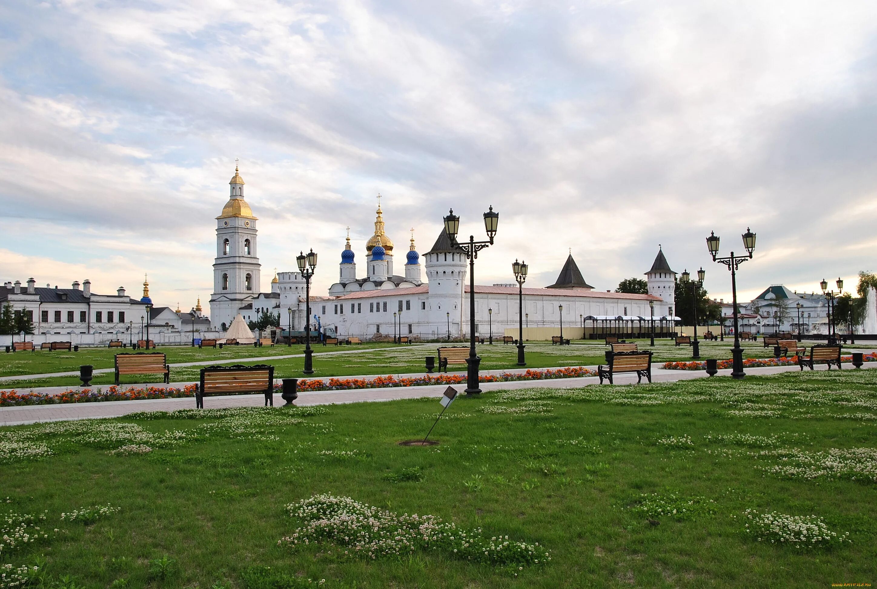 Город тобольск где. Город Тобольск Тобольский Кремль. Город Тобольск Тюменская область Кремль. Тобольск площадь у Кремля. Тобольский Кремль Тюмень.