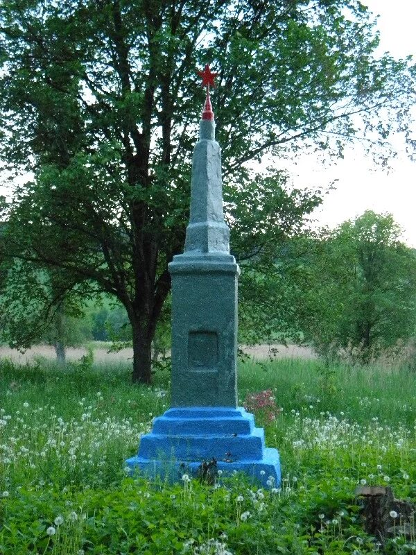 Сажное белгородская область. Братская могила Яковлевский район Белгородская область Сажное. Сажное Яковлевский район. Белгородская область село Сажное Братская могила. Памятник с.. Сажное Яковлевского района Белгородской области.