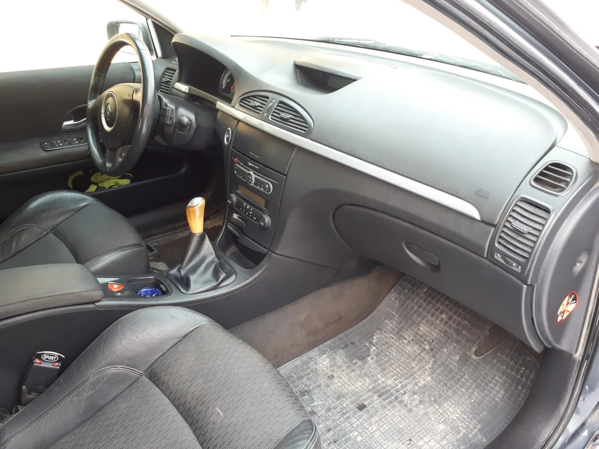 Рено лагуна 2 установка. Renault laguna 2003 салон. renault laguna 2002 салон. рено лагуна 2 2003 салон. renault laguna 2.0 at, 2003 салон.