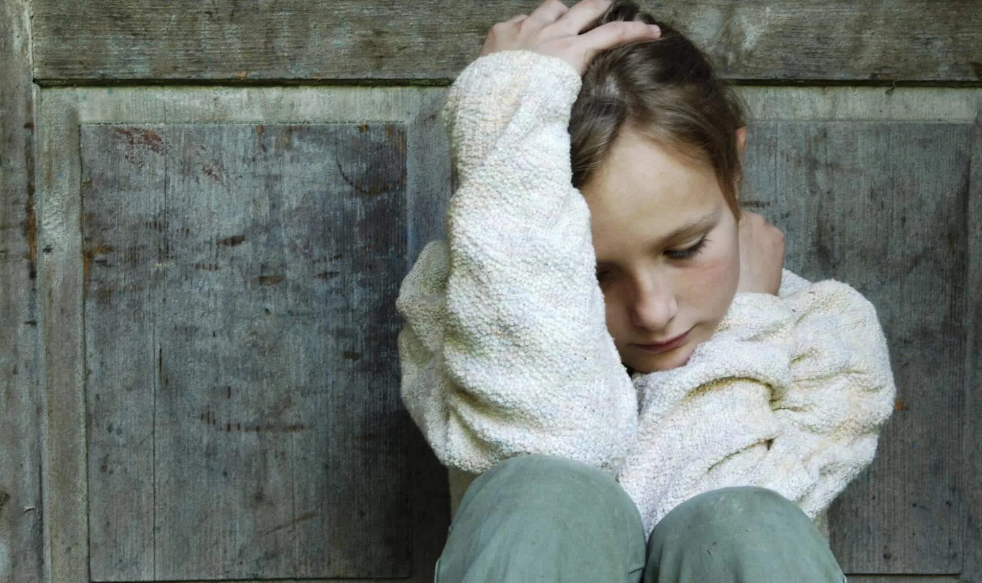 Апатичный человек. "дети и стресс". Недовольный ребенок. Унылый человек. Грустный синдром.