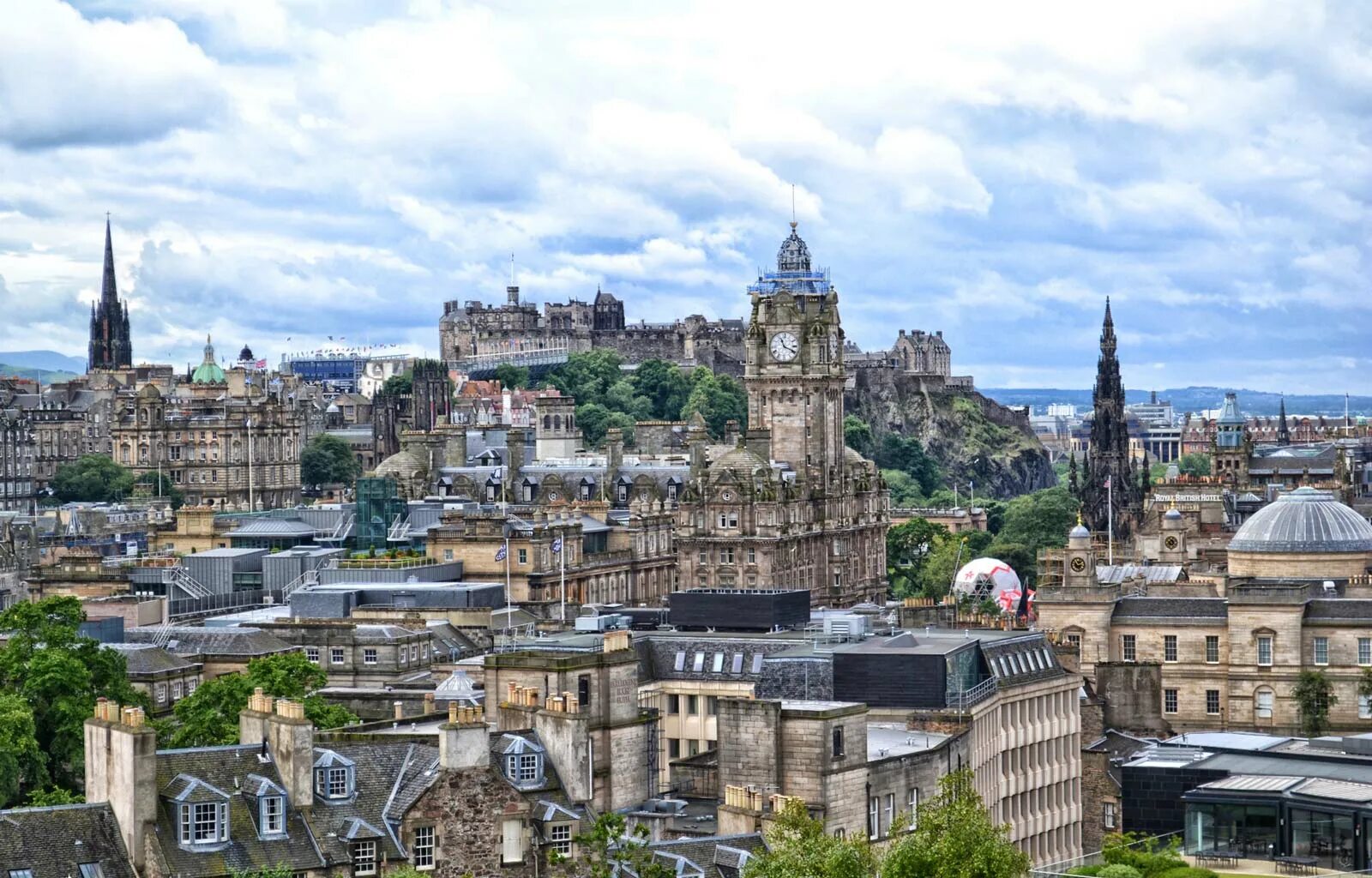 Площадь шотландии. Шотландия столица Эдинбург. Эдинбург, Шотландия, Великобритания. Столице Шотландии, городе Эдинбурге. Эдинбург столица Шотландии фото.