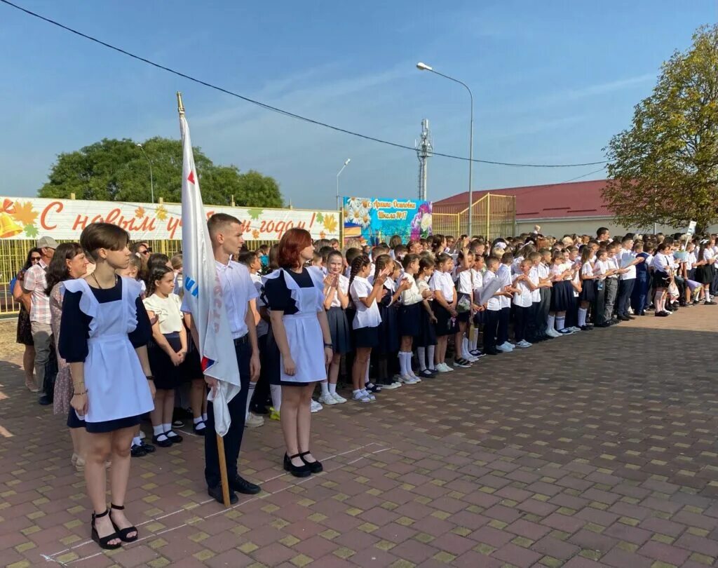 Школа 4 мелеуз. Гимназия хучни. На линейке присутствовали. Дулесовская школа день знаний 2020 кл. Ивня школа 1.
