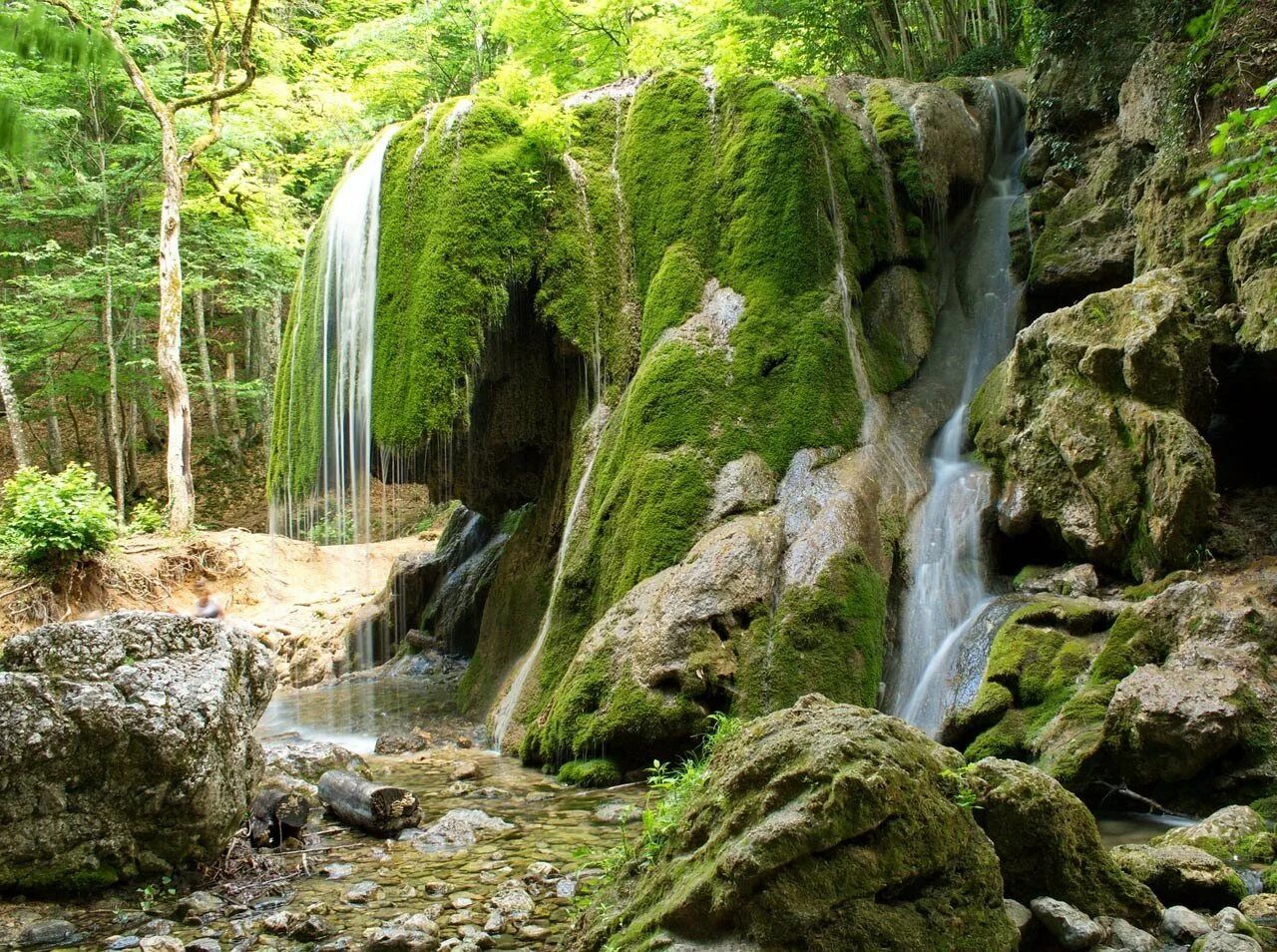 Самый высокий водопад крыма название. Большой каньон Крыма серебряные струи. Водопад серебряные струи Ялта. Большой каньон Крыма водопад. Крымский водопад серебряные струи.