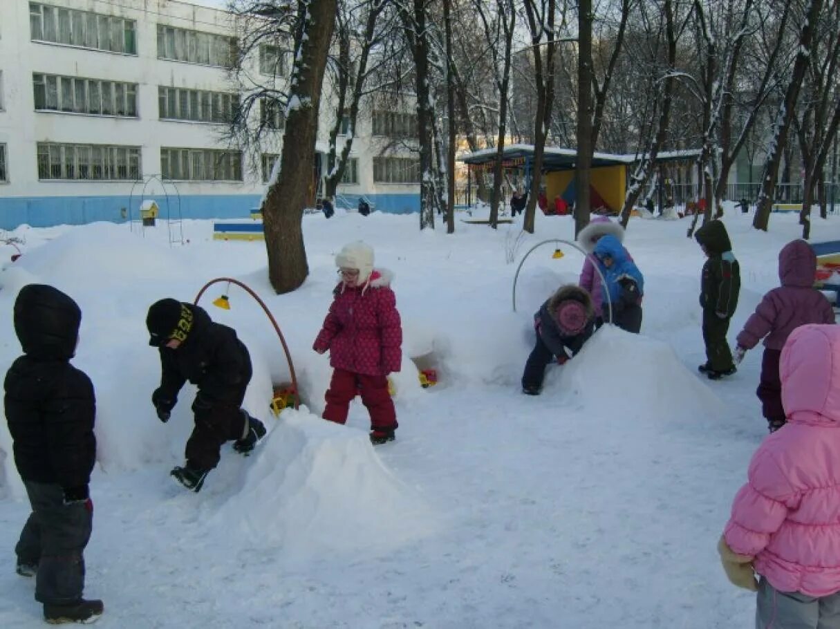 Праздники в детском саду зимой. Зимние забавы в детском саду на улице. развлечения зимой в детском саду. зимние забавы на участке в детском саду. развлечения для детей зимой на улице.