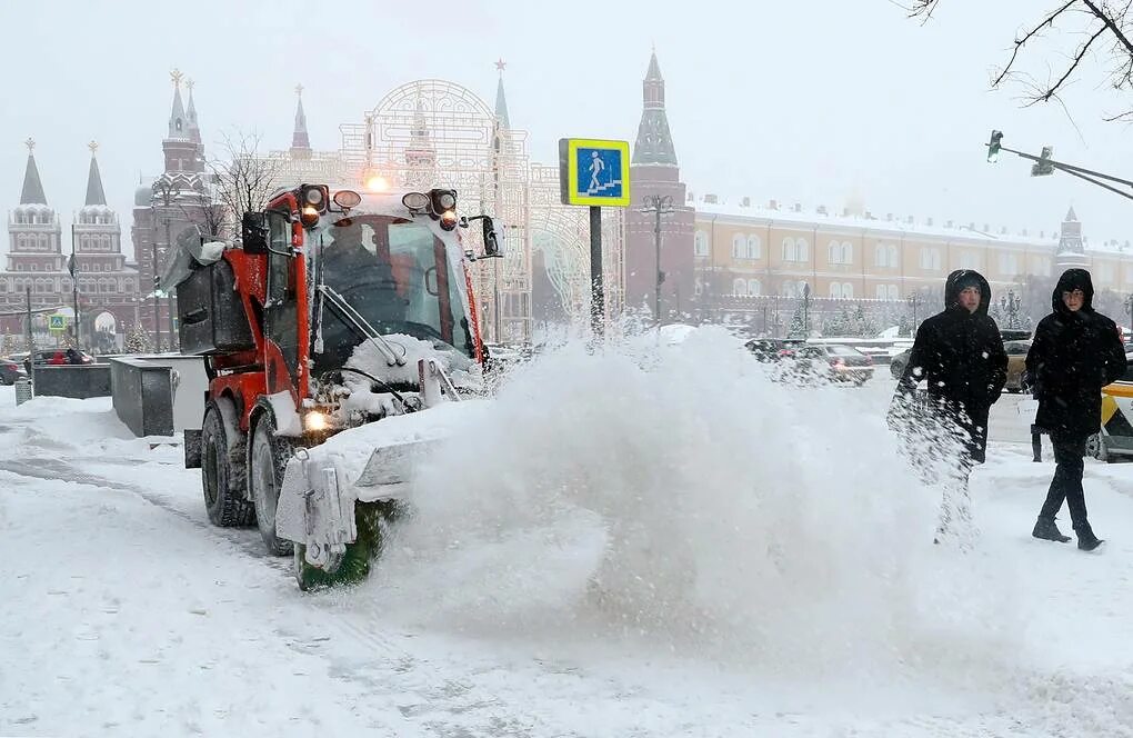 Сильный снегопад будет сегодня. Мощный снегопад в Москве. Сильный снегопад в Москве. Снегопад в городе. Самый сильный снегопад в Москве.