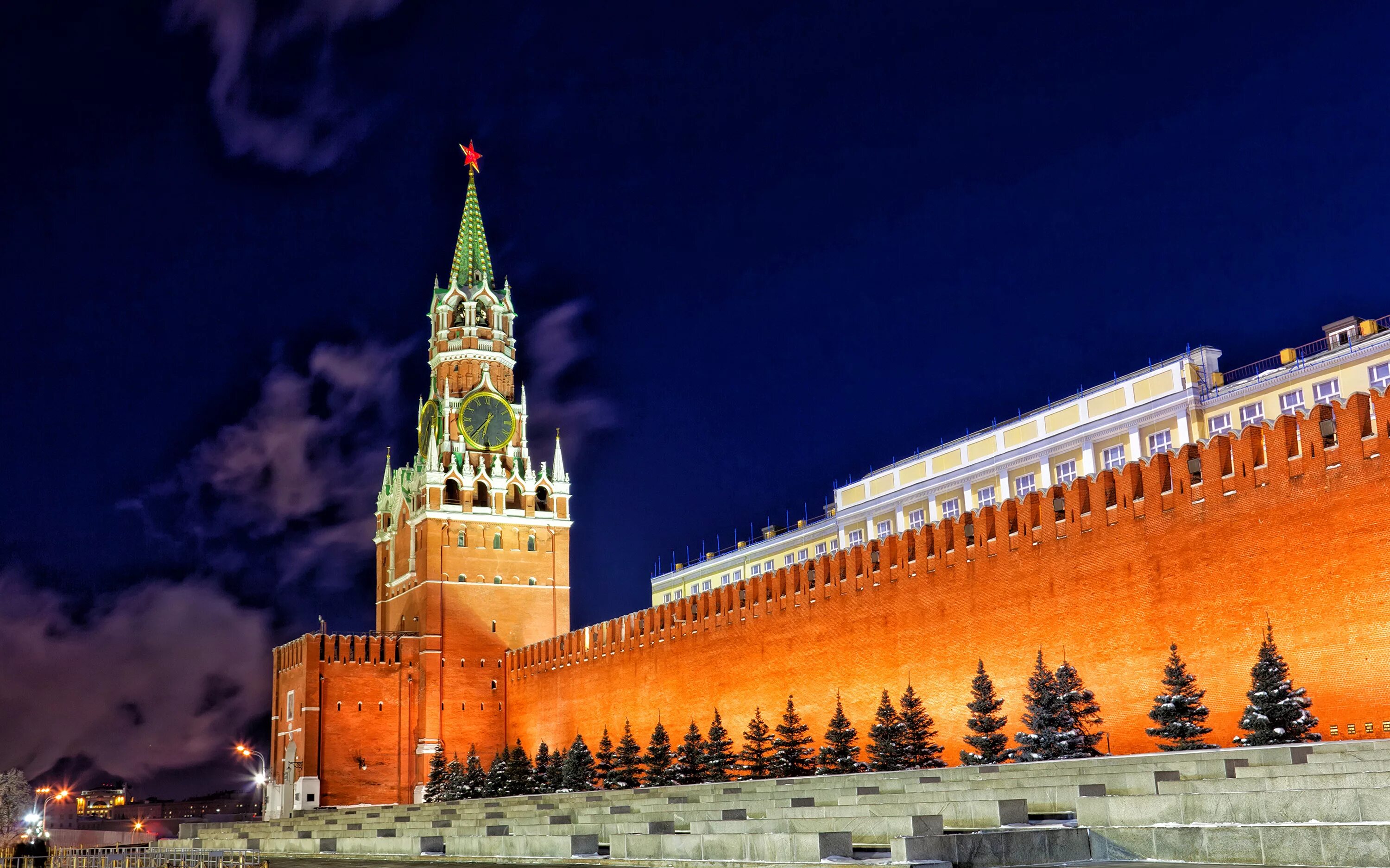 Какой бывает кремль. Спасская башня кремля. красная площадь спасская башня. ночная москва спасская башня кремль. кремль московский — нерушимая крепость.