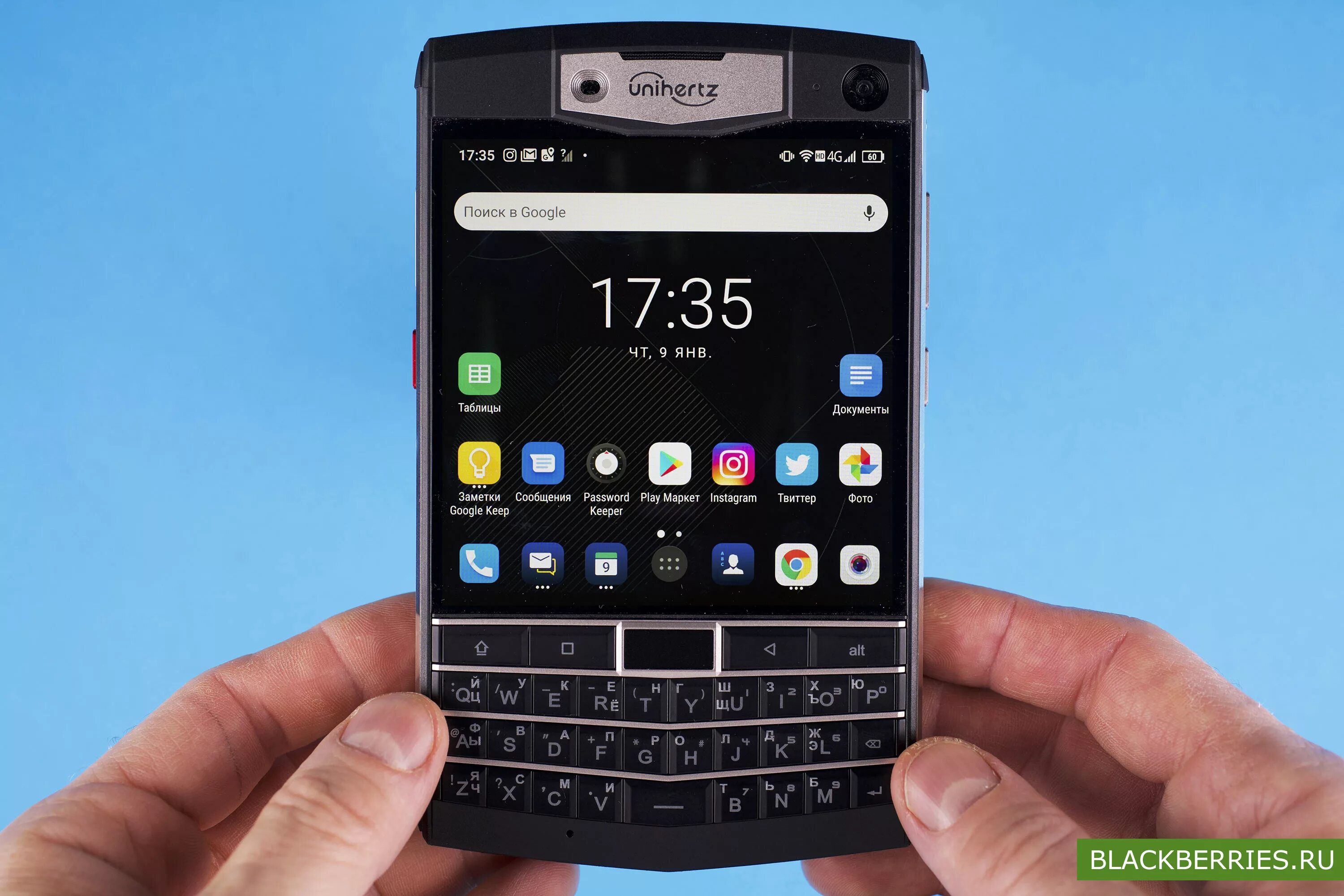 Unihertz tank global. Unihertz Titan QWERTY. BLACKBERRY Titan. BLACKBERRY unihertz. Unihertz Titan vs BLACKBERRY key2.