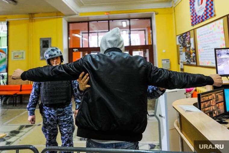 Трагедия в школе челябинска. Трагедия в школе челябинска. Керчь 17. Трагедия в школе челябинска. Школа 84 нижний новгород сормовский.