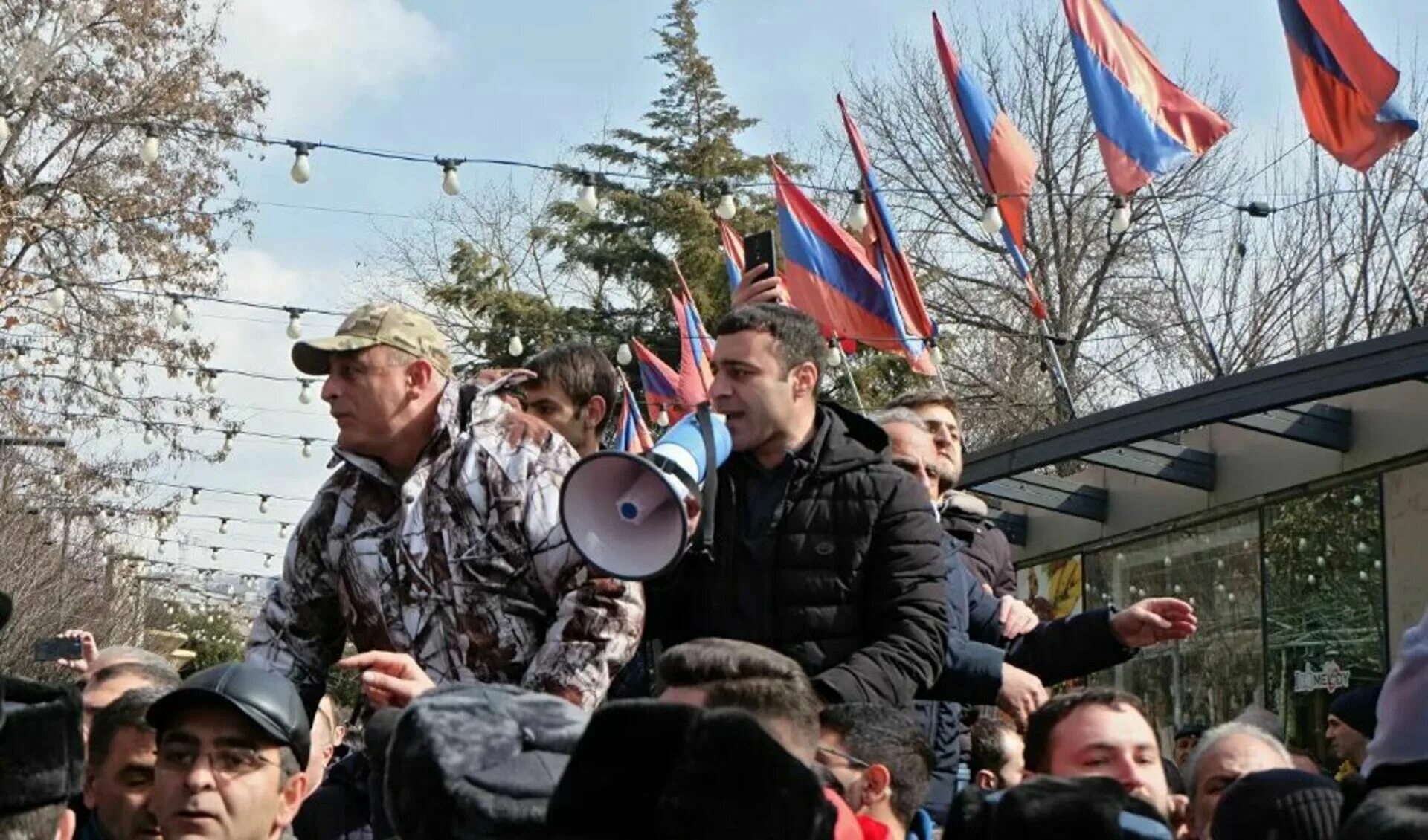 Митинг Ереван Nikol. Митинг Армении против Пашиняна. Спутник Армения протесты в Армении 2018. Митинги в Армении сейчас. Выборы президента в ереване