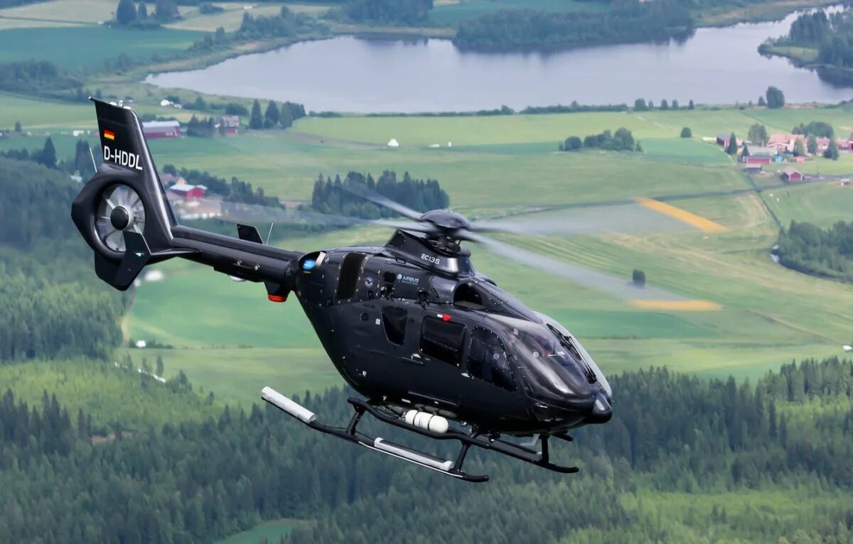 Включи машины вертолеты. Еврокоптер ec135. Еврокоптер 135. Еврокоптер ЕС 135. Ec135 вертолет.