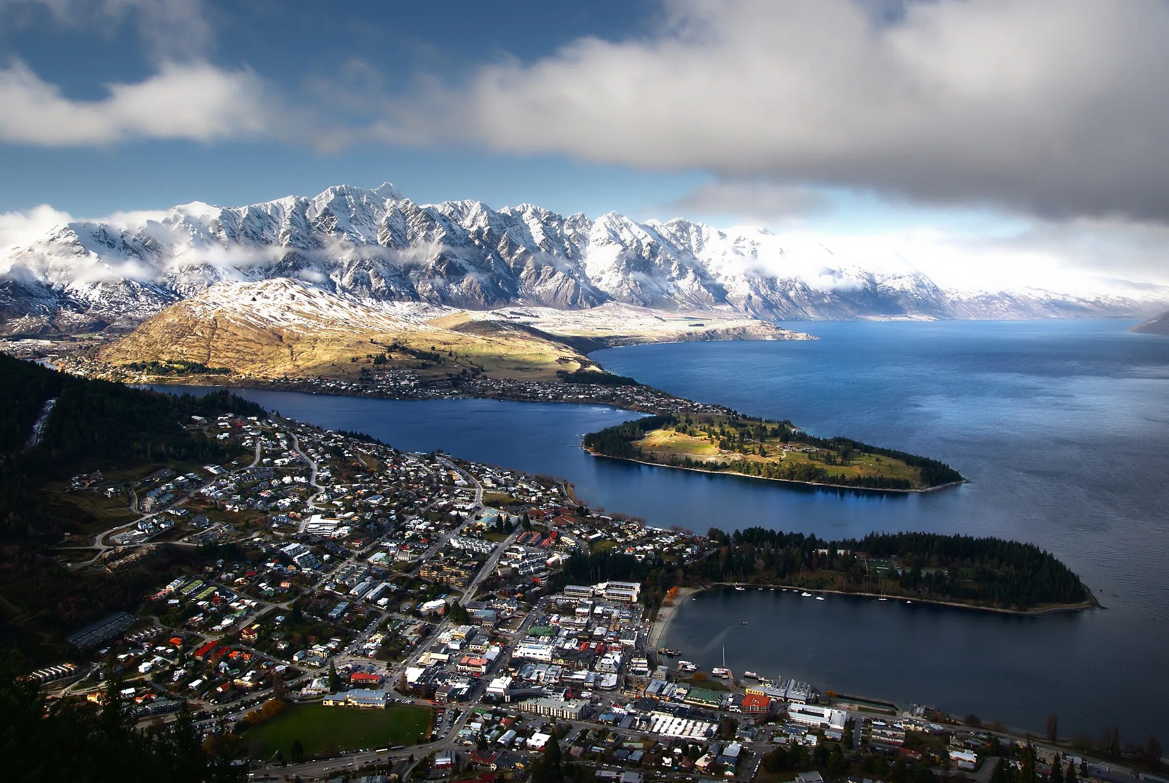 Who new zealand. Квинстаун новая Зеландия. Квинстаун новая Зеландия климат. Новая Зеландия Квинстаун достопримечательности. Квинстаун новая Зеландия Долина Парадайз.